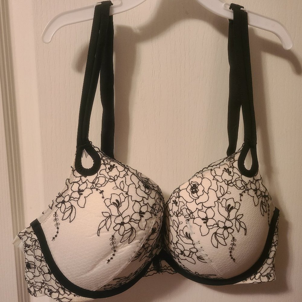 Torrid 42B Padded Underwire White & Black Floral Bra